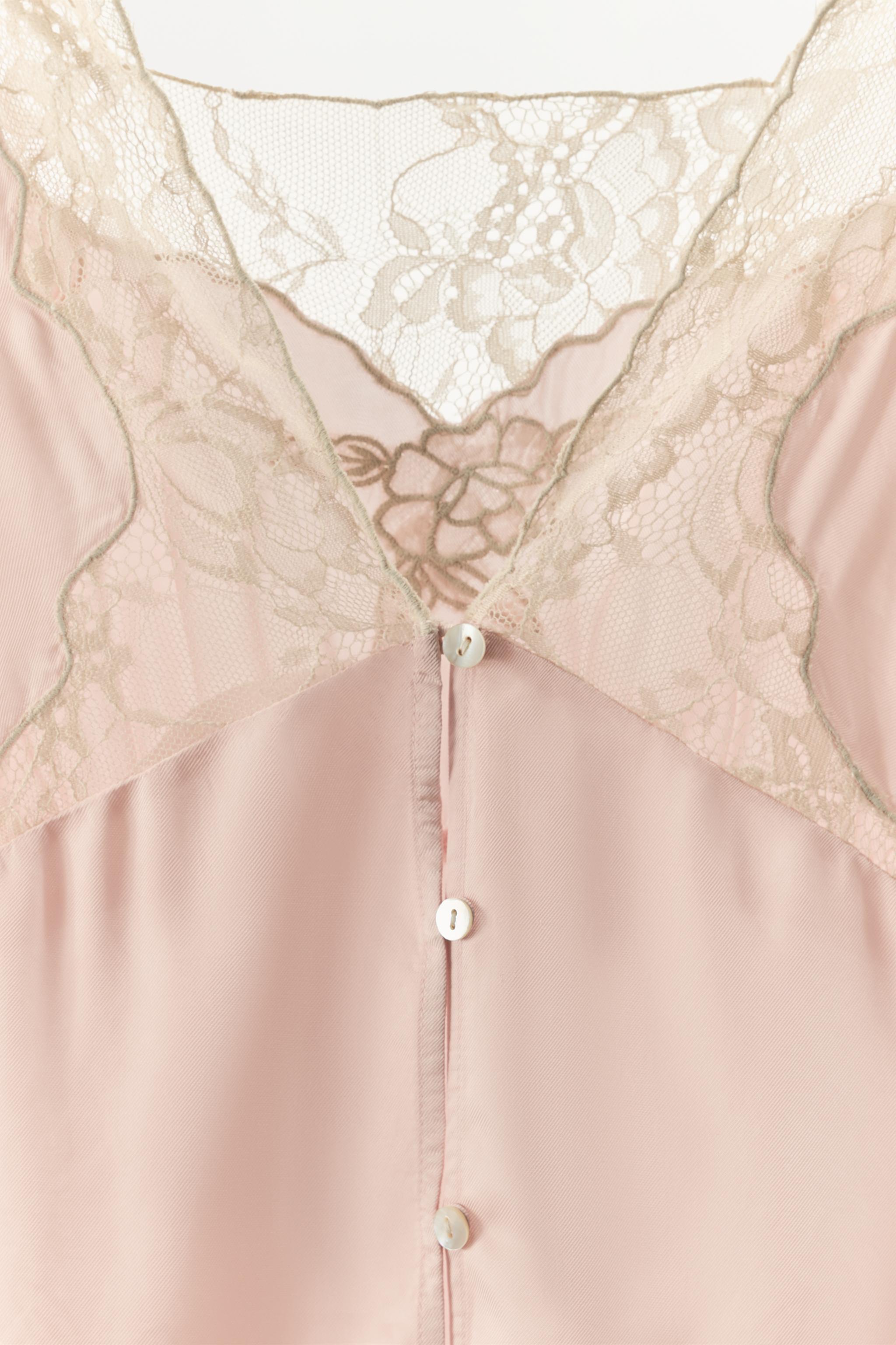 EMBROIDERED LACE SATIN EFFECT TOP